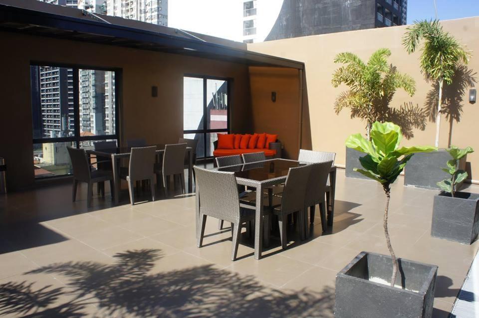 Maxx Hotel Makati City Dış mekan fotoğraf